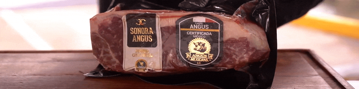 Gif abriendo un paquete de Carne de res Angus